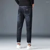 Jeans da uomo ispessiti elasticizzati pantaloni in denim dritti larghi autunno e inverno pantaloni blu scuro versatili stile coreano per uomo