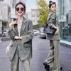 Kvinnors tvåbitar byxor Europe Fashion Tassel Denim Jackets och sätter elastiska trender Casual Women Coat Jeans 2 Kvinnor kläder
