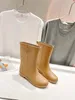 Stiefel Designer-Damenmode-Mittelrohrstiefel Bunte Mundgummi-Regenstiefel Rutschfeste wasserdichte Ledersohlen Mode Vielseitig