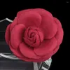 Fiori decorativi Fiore di seta rosa Fiore all'occhiello Sposa Polso Corsage Abito da uomo Spilla da donna Matrimonio a mano con catena di perle Decorazione del partito