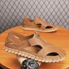 Sandaler sommarmän mode utomhusskor promenad strand gummi toffel designer klassisk handgjorda läder fiskare non-halp mjuk