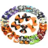 Vestuário para cães 100 unidades / lote Arcos de cabelo de Halloween com estilos mistos de caveiras para gatos e cães acessórios para animais de estimação