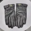 Designer män pekskärm handskar lyx läder metts metall bokstav kashmir fårskinn handskar herrar kör handskar