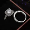 Cluster Rings Be 8 Classic Square Shape CZ för kvinnor White Glod Plated Fashion Jewelry Wedding Party Gift Anillos R136