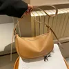 Sacos de noite 2023 Moda Genuíno Couro Mulheres Crossbody Bag Versátil Um Ombro Camada Superior De Couro Preto Bolinho De Bolinho