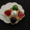 Ohrhänger, Ornament, farbige Glasur, Vintage-Brosche, Perlenkette