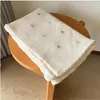 Kołdry dzianinowe koc w stylu nordyckim Pompom Rzut Koc Bawełniany miękki łóżko łóżeczko ściółki wózek kołdra Sofa Sofa 231017