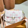 Moda Popular Mulheres Crossbody Baguette Bolsas Top Letras De Couro Florais Senhora Designer Messenger Bags Clássico Bolsa De Ombro Luxurys Designer Bolsas