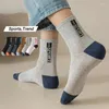 Chaussettes pour hommes 5 paires de hommes Sports de mode Printemps et automne Déodorant mince Respirant Lettre confortable SP Basketball EU 38-43