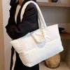 Torby na zakupy zimowe bawełniane damskie damskie torba na ramię pikowana wszechstronna miękka torebka puchowa chmura moda pod pachami koreańska duża torba 231017