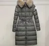 Designer Women's Down Jacket jacka broderad märke Long Douedoune femme över knäet förtjockade varma jackor kvinnor. Storlek 0-3