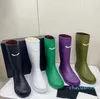 Botas de chuva designer de borracha na altura do joelho botas de chuva de luxo sapatos de água sapatos de chuva botas de plataforma joelho-alta à prova d'água estilo casual botas welly à prova d'água