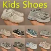 2002r Designer Kids Running Shoes 2002 R Småbarn Sneakers Pink Gray Navy Sea Salt pojkar flickor Youth Sports Children Trainers Baby Casual Walking Sneaker Shoe