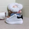 Designer babyskor läder snörning barn barn ungdomsplattform sneakers vita svarta pojkar flickor sammet mocka avslappnade spädbarn småbarnsko de espadrilles