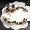 Luksusowe projektant marki Pins broszki kobiety 18K złoty plisowany srebrny kryształ perłowy battledore cybrooch garnitur pin przyjęcie weselne akcesoria