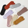 Kvinnors strumpor 1Pair Summer Thin Two Toe för tofflor Solid sömlös icke-halk osynlig ingen show bomulls andningsbåt socka