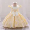 Новое платье для девочек с развевающимися рукавами, платье принцессы с бантом и розой. Платье первого года для маленьких девочек.