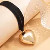 Pendentif Colliers Vintage Big Peach Heart Clavicule Collier pour femmes 2023 Creative Simple Black Girl Fashion Charm Bijoux Cadeau d'anniversaire