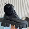 Tasarımcı Lüks Botlar Erkek Kadın Ayakkabı Baskı Konforu Kabartmalı Patent Patent Patent Üçlü Siyah Pembe Fildişi Kış Moda Bot