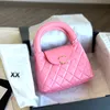 Fashion design big hit Middle leather chain strap Hand-held crossbody bag size 21X15 full package handbag