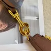 Ava Fringe designer Underarm Bag Couro Marrom Corrente Besace Crossbody Bag Fringe Shoulder Bag Bolsa Bolsa Elegante Carta fivela selo magnético Retro mas elegante