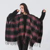 Halsdukar Fashion Plaid Cape Shawl Autumn och vinter utanför med en kappa Keep Warm Acrylic Cashmere Tassel Poncho Woman