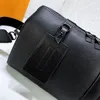 Unisex sport handväska liten resväska lyxig designer crossbody väska man kuddväska handväskor axelväska helg fritid duffle påsar tygväska tvättväska korskropp