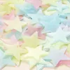 Adesivi murali 100 pezzi stelle luminose che si illuminano al buio per bambini camerette colorate fluorescenti decorazioni per la casa decalcomanie 231017