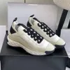 Klassisk lyx tennisskor kvinnor mode vit svart snörning splice plattform berömd varumärke runway sneakers lyx designer skor avslappnade gångskor med låda