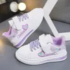 Scarpe da ginnastica per bambini all'aperto 2023 Estate Nuovi bambini Moda Scarpe sportive casual Hook Loop Amore Ricamo Principessa Ragazze Sneakers VersatileL231017