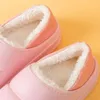 Pantoufles Pantoufles en peluche imperméables pour femmes, chaussures d'hiver en fourrure de ménage, fond épais, imperméables et chaudes, chaussures de Couple pour femmes 231016