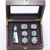 Europa Amerika Stijl Mannen Dame Vrouwen Titanium staal 6 Nieuwe patriot ringen Super Bowl trofee set Gegraveerd Letter Patroon Lov239l