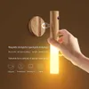 Nyhetsartiklar Motion Sensor Night Light Wall Sconces Smart Portable Wood USB Laddningsbar magnet för sovrums Hallväg Stairway 231017