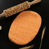 ローリングピンペストリーボードスタイルエンボス加工ローリングピンベーキングクッキー麺ビスケットフォンダンケーキ生地彫刻ローラーウッドギフト15色231018