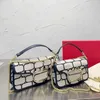 حقائب مصممة Crossbody مع سلسلة Women Loco Bag Vsling الكتف Valentine Handbags Fashion Farmarling Diamond Totes 231123