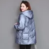 Women's Down Parkas 2023冬の女性光沢のある韓国のファッションミッドレングスフード付きゆるい濃厚なカジュアルレディース光沢のあるコットンジャケットブラック231017