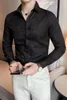 Męskie koszule Białe eleganckie odzież męskie 2023 Koreański dżentelmen dla Claret Red Black Busines