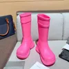 Diseñador de mujer Bota Lluvia Goma Botas de invierno Botas de lluvia Plataforma Tobillo Slip-On Medio Rosa Negro Verde Focalista Al aire libre Tamaño de lujo 35-43