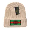 Designer de moda MONCLiR 2023 outono e inverno novo chapéu de lã de malha de luxo chapéu de malha site oficial versão 1:1 gorro artesanal 8 cores 026