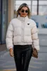 メンズダウンパーカー2023Womensファッションジャケットコットン女性パフジャケットパーカーロングスリーブアウトウェアレディスリムウィンドブレイカーショートパーカ服