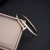 Bracelet à ongles Designer Fashion Charm Bijoux en or 18 carats en forme d'ongle en acier titane incrusté de diamants bracelet pour femme bracelet cadeau de Noël bijoux