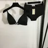 Mektup Tasarımcı Kadın Bikinis Mayo Mayo Lüks Bölünmüş Büyüleyici Plaj Tatil Spa Mayolar Seksi Yastıklı Push Up Kadın Mayolar Siyah Beyaz Biquini