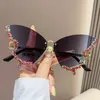 Lyxdesigner Solglasögon Diamond Butterfly Solglasögon för kvinnor Y2K Vintage Rimless Sun Slugs Women Trend Summer Ladies Eyewear