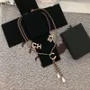 Ny kvinnors designer halsband choker mässing koppar 18k guld pläterad c-bokstäver halsband hänge dubbel lager långt uttalande mode bröllop smycken halsband