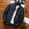 남성 재킷 가벼운 단단 재킷 남성용 후드 칼라 초경량 코트 2023 패션 워밍 다운 남성 겨울 옷 슬림