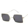 Solglasögon Personlighet Shield Ms Fashion Metal Frame Sun Glasses Women Brand Design Color Lens Goggles UV400