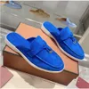 Loro Piano för avslappnade kvinnors skor tofflor Summer Classic Sandals Loafers Shoes Flat Slides Slipper Designers Män Hög elastisk nötkött Senstorlek 3646 med BO