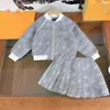 Marka Tasarımcı Kız Elbise Takımları Sonbahar Setleri Boyut 110-160 cm 2pcs Tamamen baskılı dijital baskılı fermuarlı ceket ve sağlam pileli etek Ağustos18