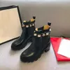 Martin Short Boots 100 ٪ حزام البقر مشبك نساء المعادن أحذية كلاسيكية نحلة الكعب السميك المصمم الجلود عالية الكعب الأزياء ماس سيدة الحذاء كبير الحجم 35-41-42 US5-US10