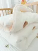 Couvertures d'emmaillotage 3D en peluche Dotty broderie couverture de bébé avec remplissage printemps hiver enfant en bas âge couverture matelassée thermique enfant bébé couette couette 231017